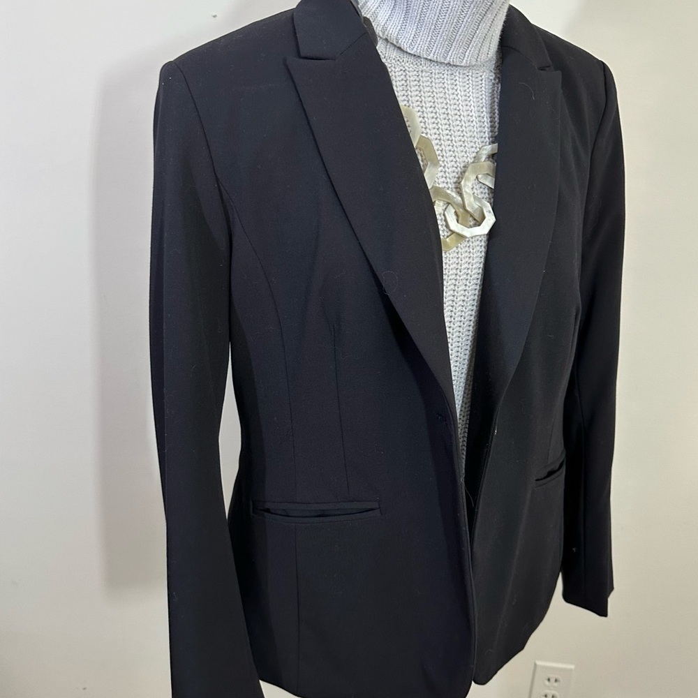 Liz Claiborne sz 12 blazer in black   One button front. Slash pockets   Lined